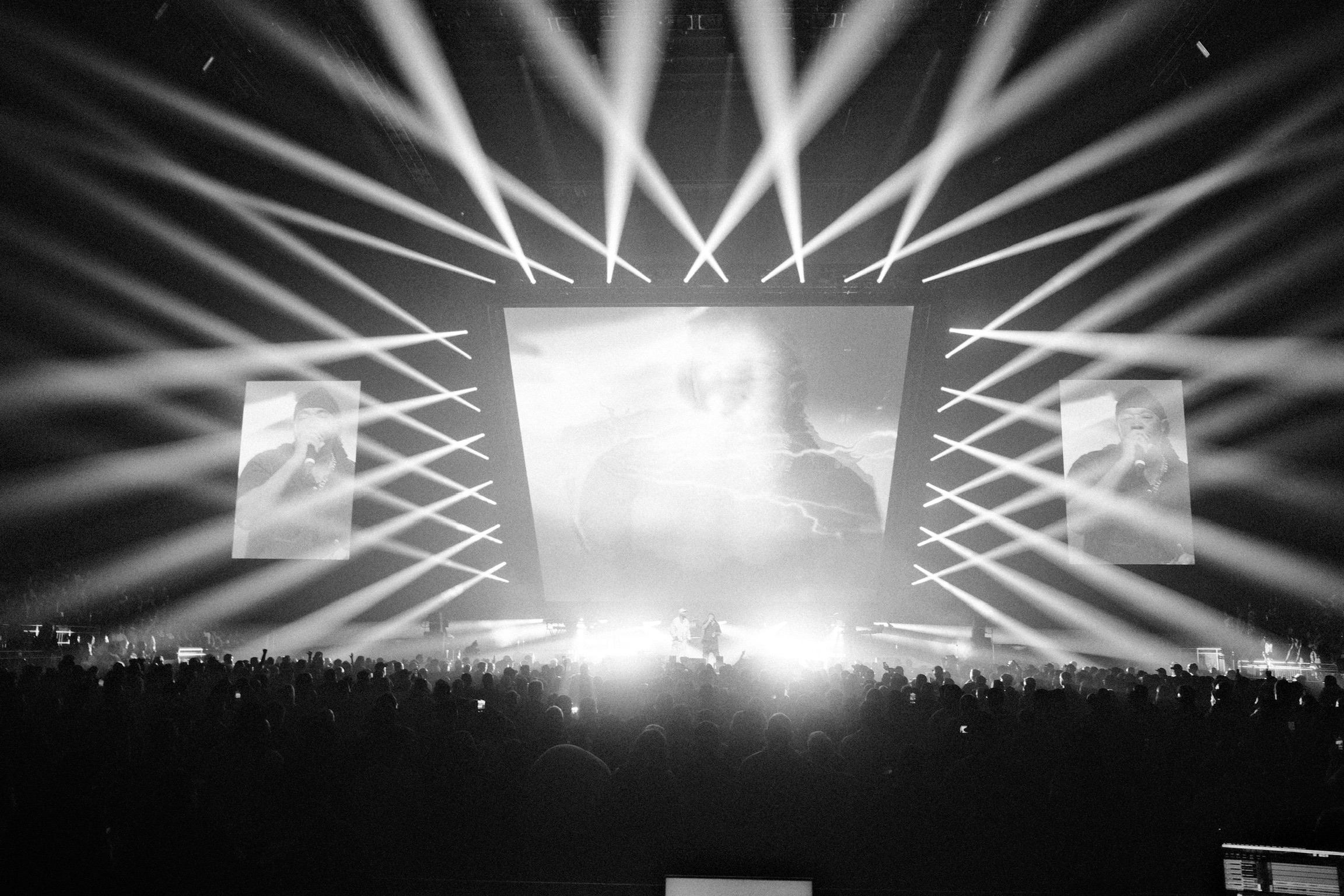 wu tang clan final chamber led backdrop — Wu-Tang Clan show photo